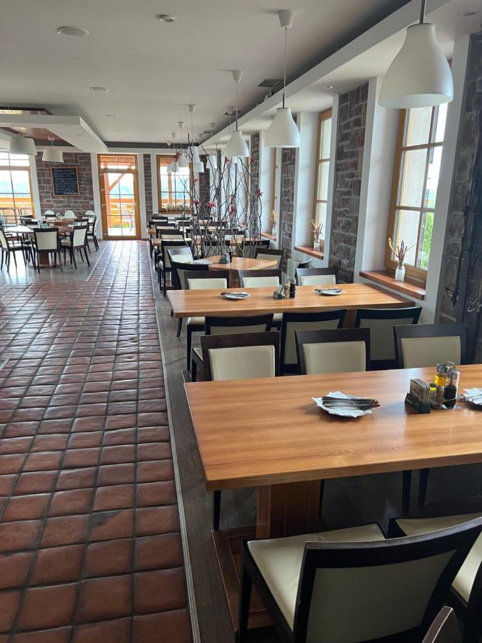 Hotel Krusnohorsky Dvur Cínovec エクステリア 写真
