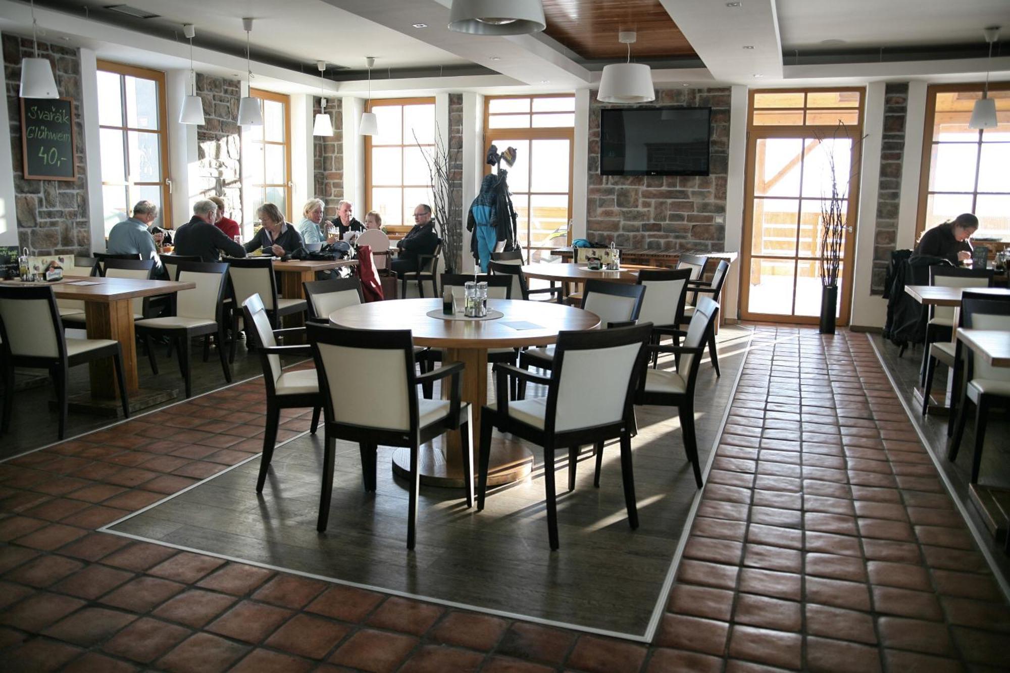 Hotel Krusnohorsky Dvur Cínovec エクステリア 写真