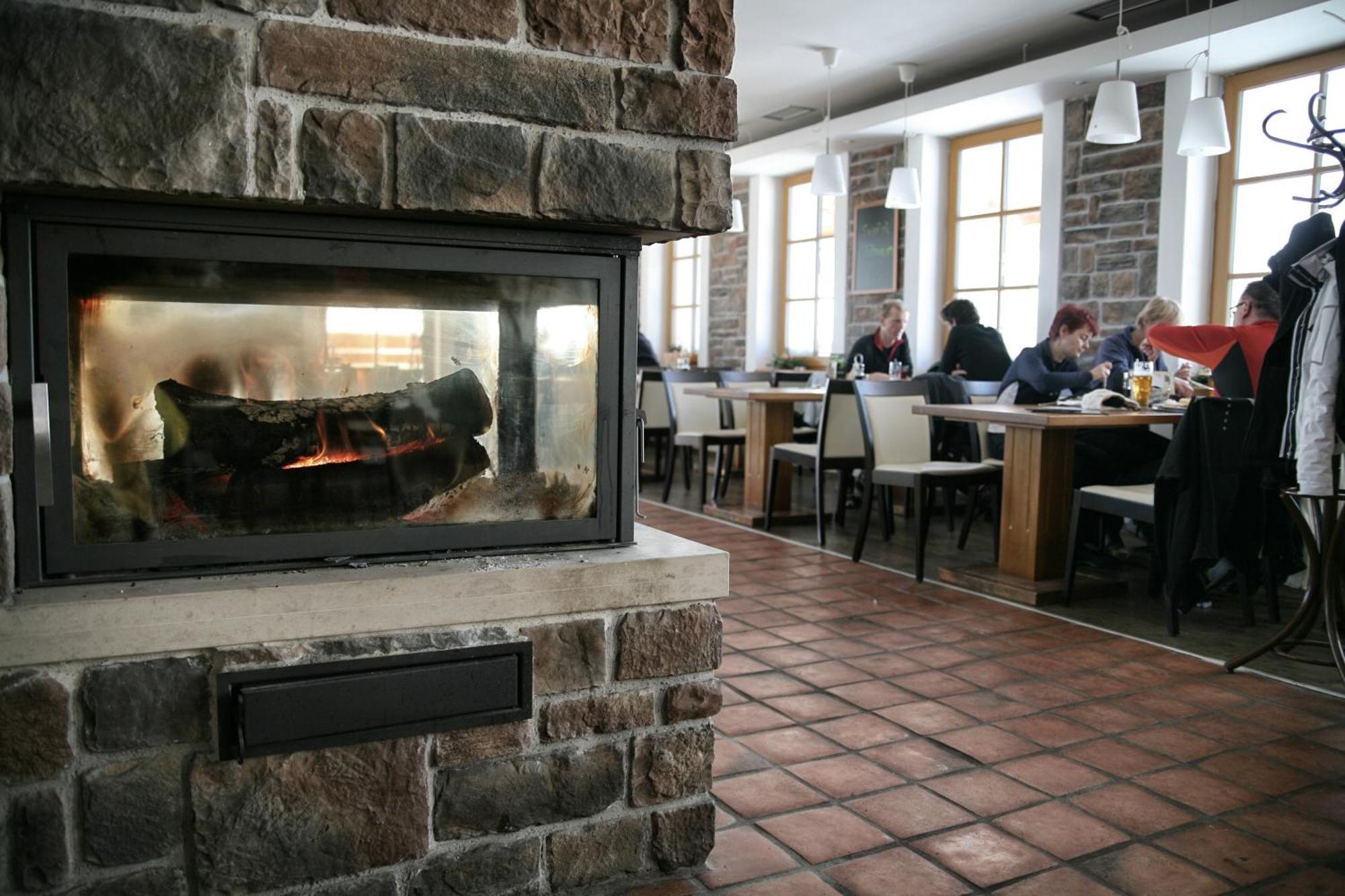 Hotel Krusnohorsky Dvur Cínovec エクステリア 写真