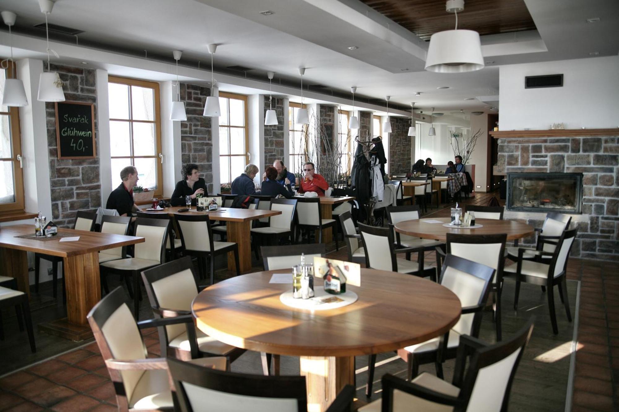 Hotel Krusnohorsky Dvur Cínovec エクステリア 写真
