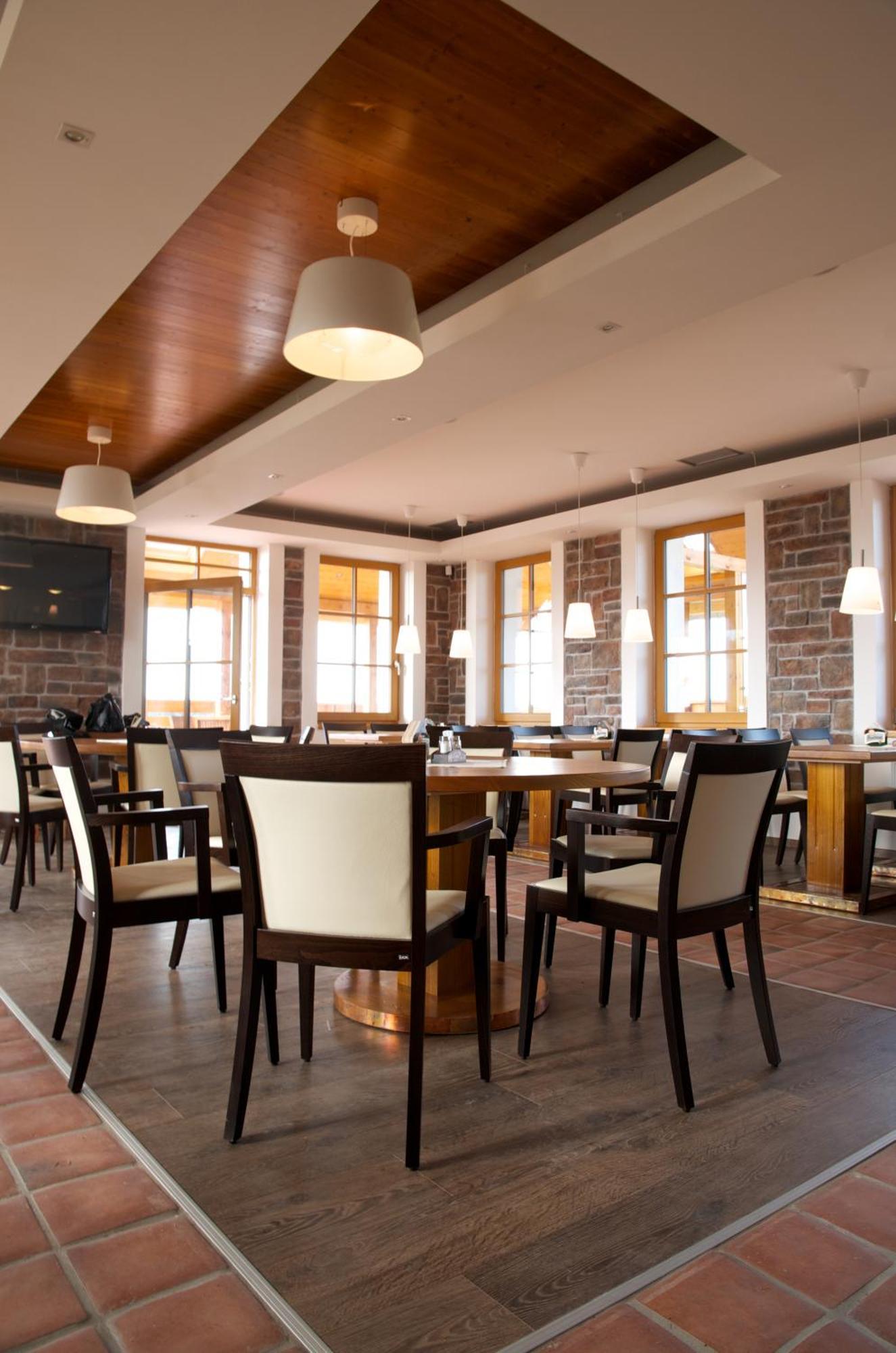 Hotel Krusnohorsky Dvur Cínovec エクステリア 写真