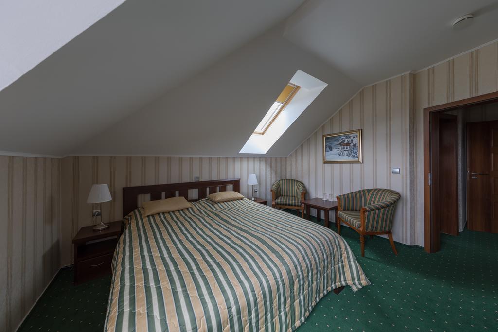Hotel Krusnohorsky Dvur Cínovec エクステリア 写真